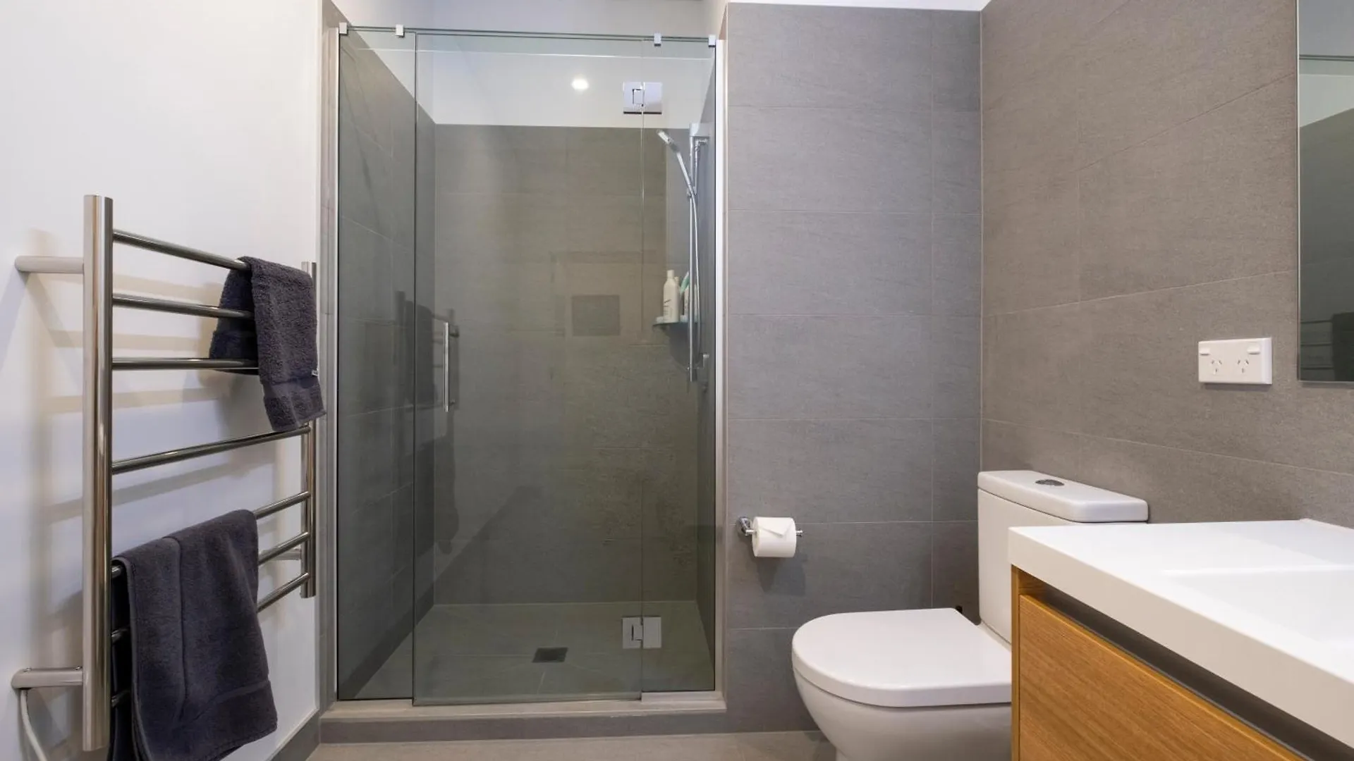 Modern, Ground Floor , Cbd, Free Parking, 2-3 Beds Apartment Christchurch 0*,