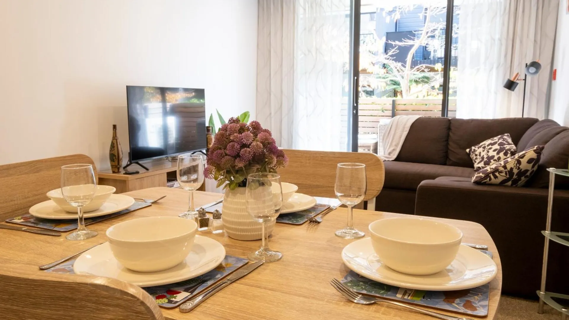 Modern, Ground Floor , Cbd, Free Parking, 2-3 Beds Apartment Christchurch
